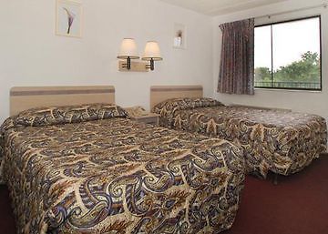Days Inn & Suites By Wyndham Indianapolis Airport East Dış mekan fotoğraf