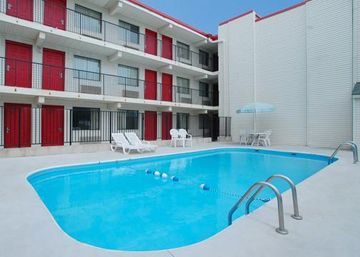 Days Inn & Suites By Wyndham Indianapolis Airport East Dış mekan fotoğraf